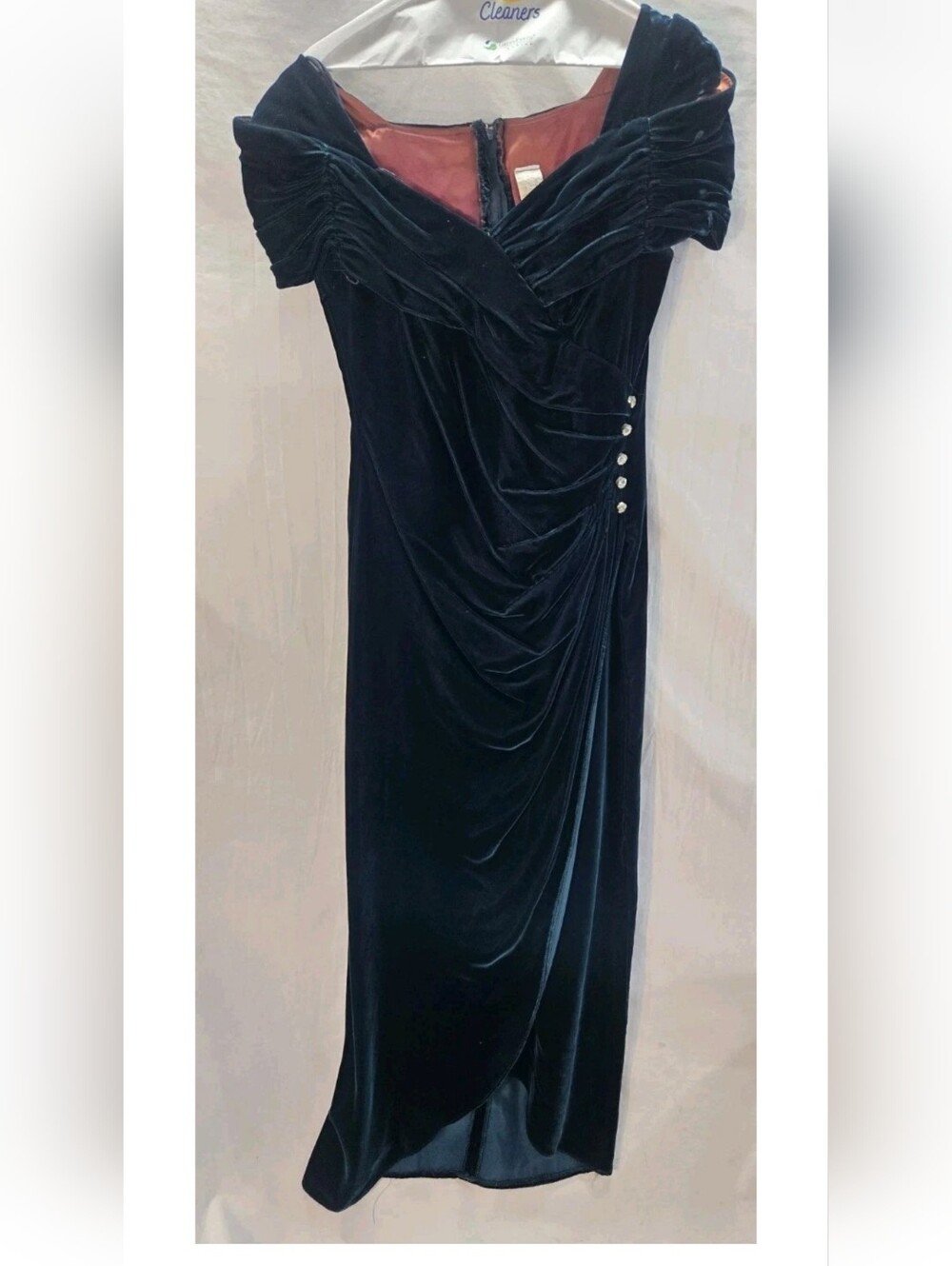 Vintage BARI-JAY Women's 5-6 Green Off Shoulder Velvet Fit & Flare Dress